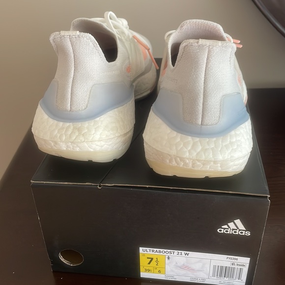 Ultraboost 21 W, size 7.5 - Picture 6 of 6